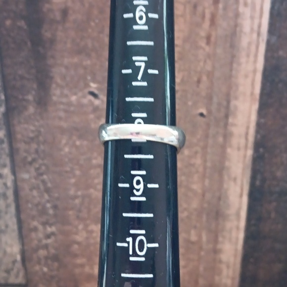 Silver Ring with a Heart Design Featuring a Sparkling Rhinestone Centerpiece. - Picture 7 of 10